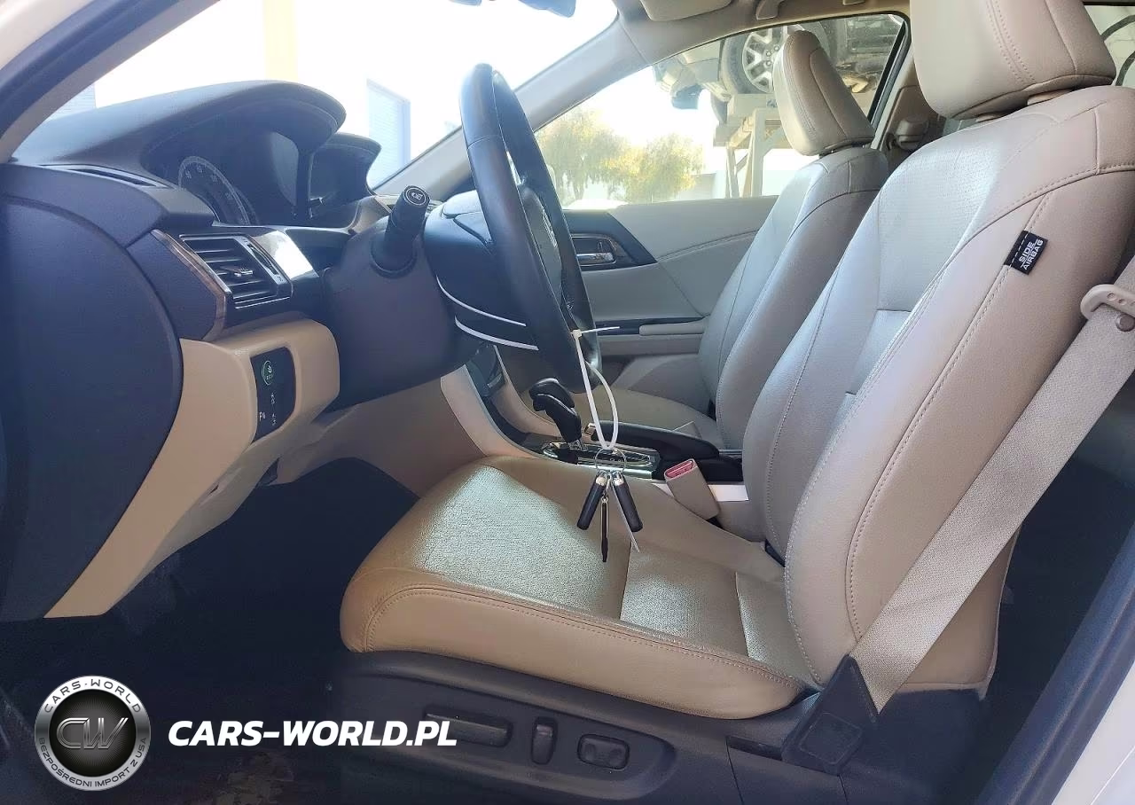 2017 Honda Accord Touring VIN:1HGCR3F99HA018000 - 7