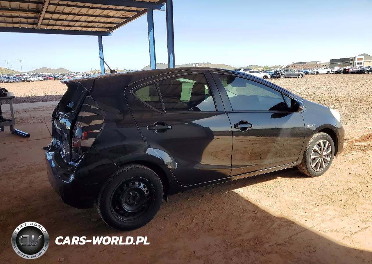 2013 Toyota Prius C One VIN:JTDKDTB3XD1043959 - 3
