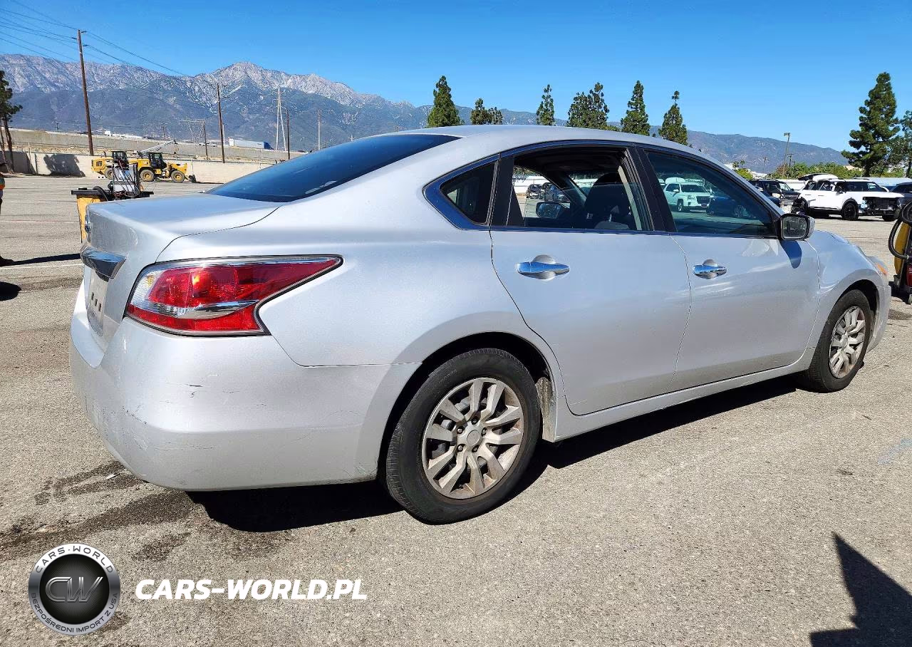 2015 Nissan Altima 2.5 VIN:1N4AL3AP1FC203520 - 3