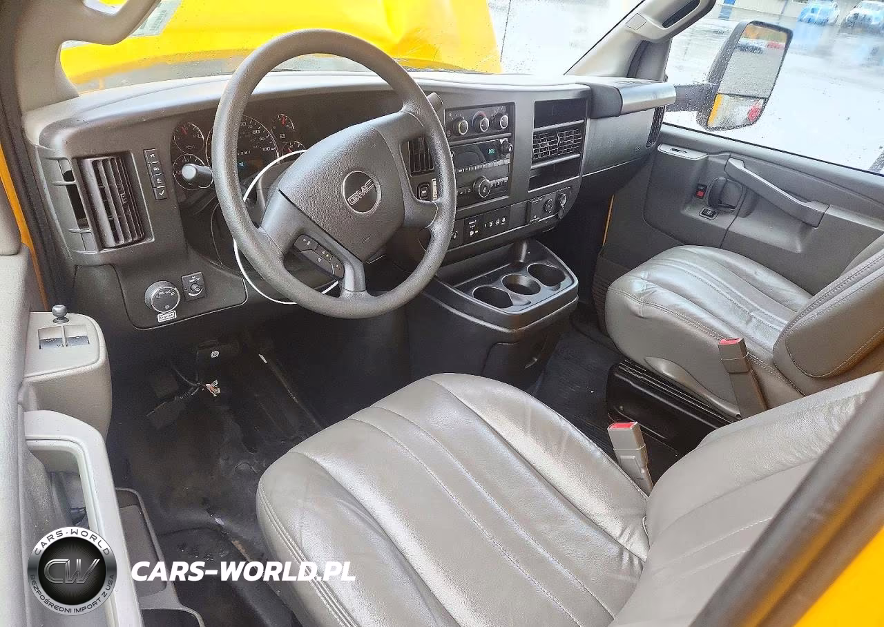 2022 GMC Savana Box Truck VIN:7GZ37TC79NN010638 - 8