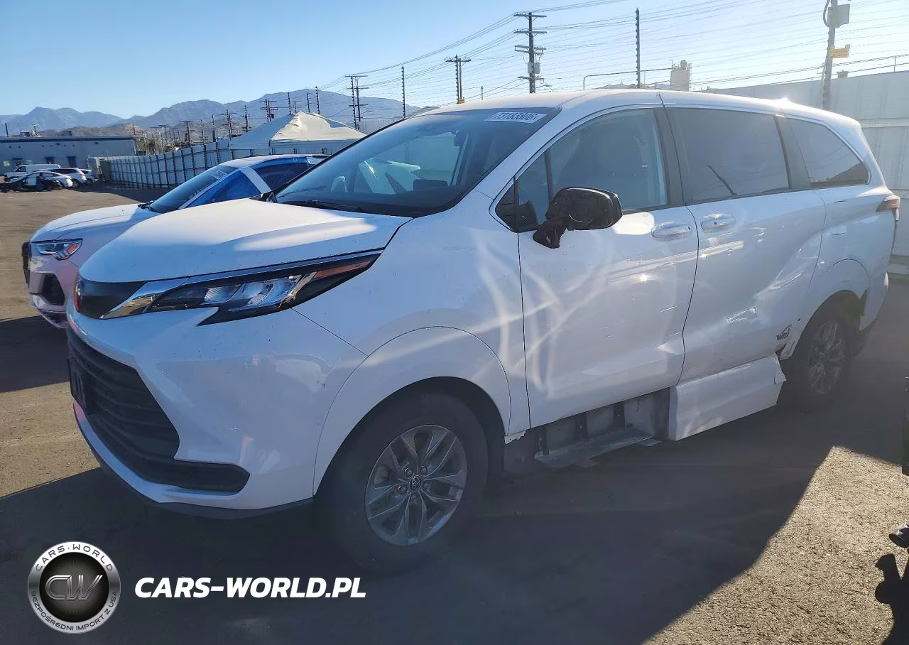 2022 Toyota Sienna Le – zdjęcie 1 z 13