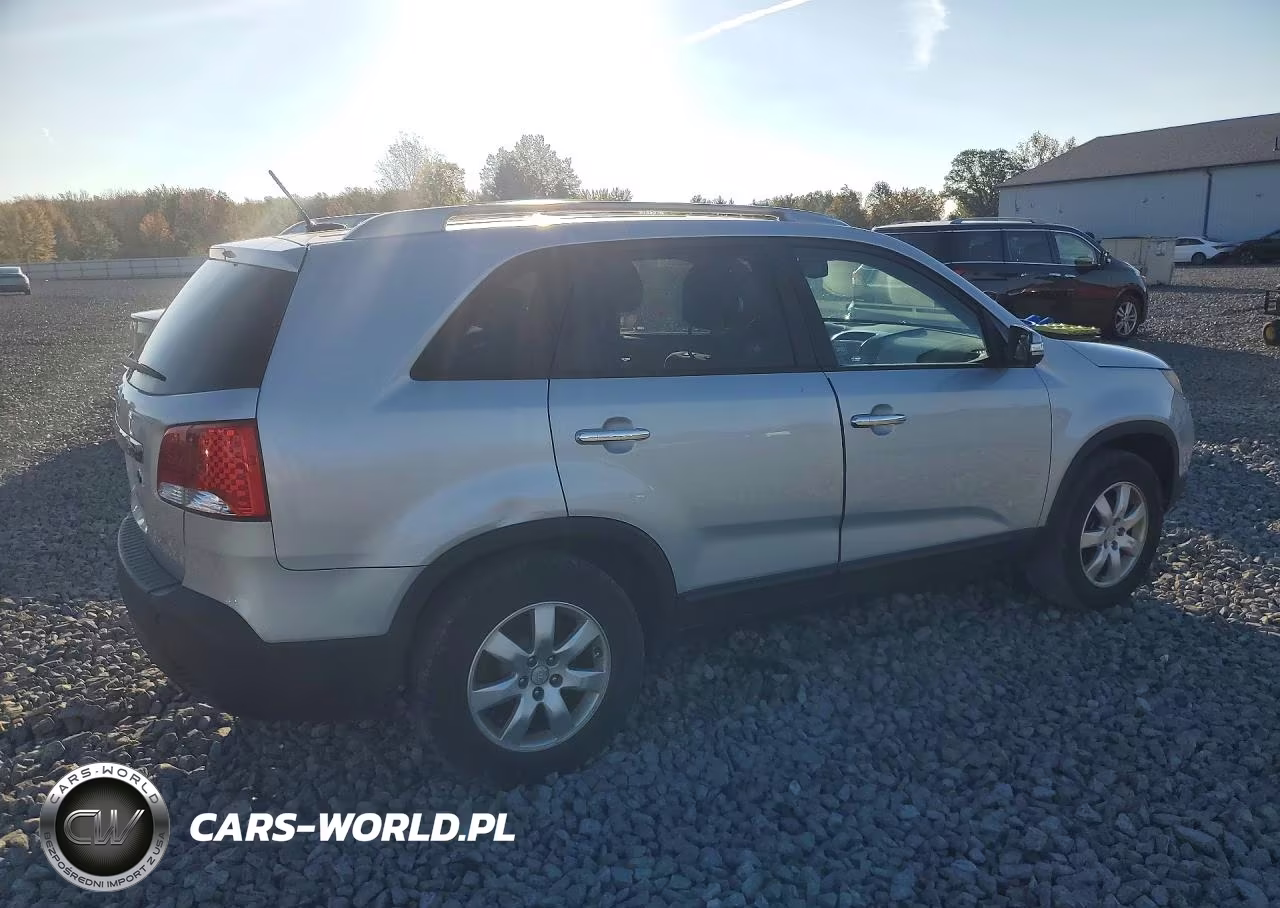 2011 Kia Sorento Lx VIN:5XYKT4A10BG133613 - 3