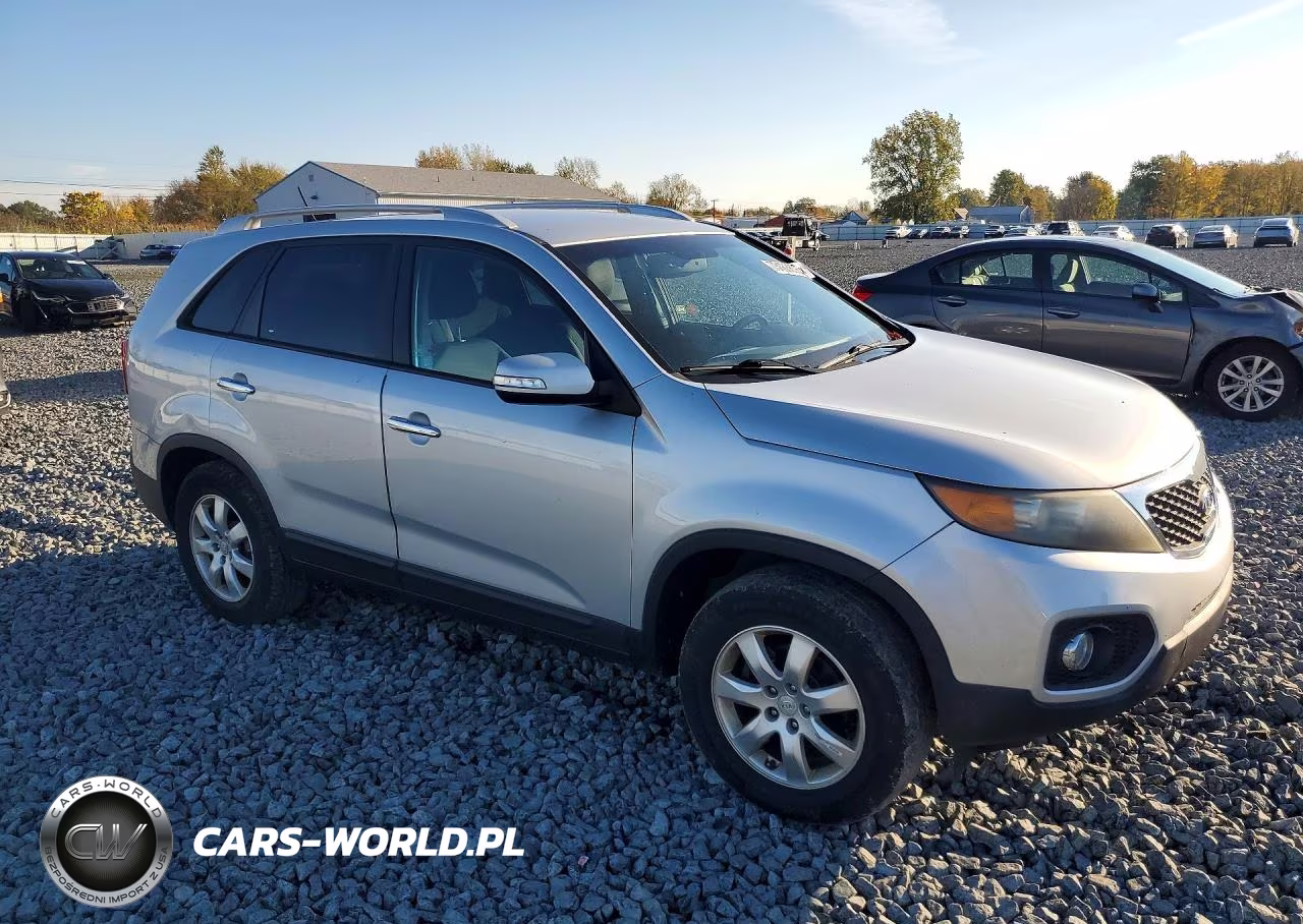 2011 Kia Sorento Lx VIN:5XYKT4A10BG133613 - 4
