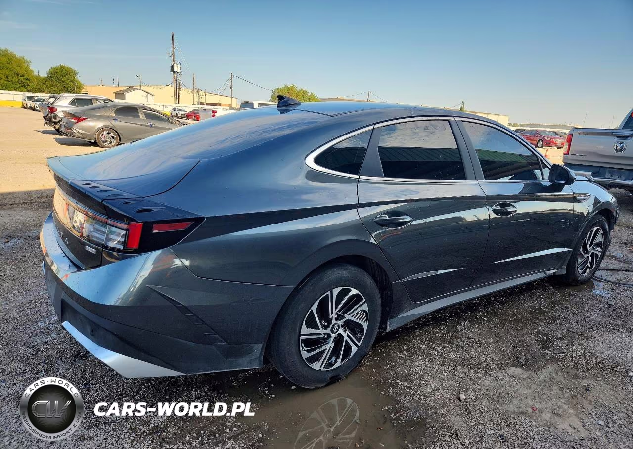 2026 Hyundai Sonata Hybrid Blue VIN:KMHL24JJ1TA161120 - 3