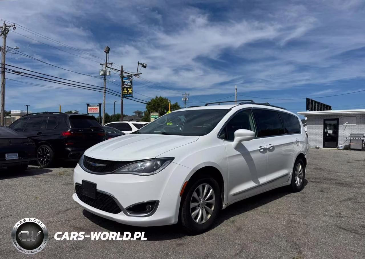 2019 Chrysler Pacifica Touring L VIN:2C4RC1BG9KR554080 - 2