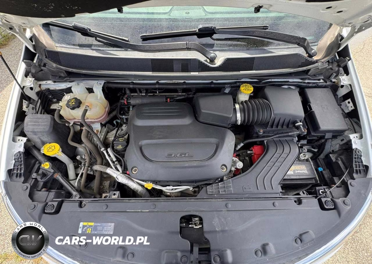 2019 Chrysler Pacifica Touring L VIN:2C4RC1BG9KR554080 - 7