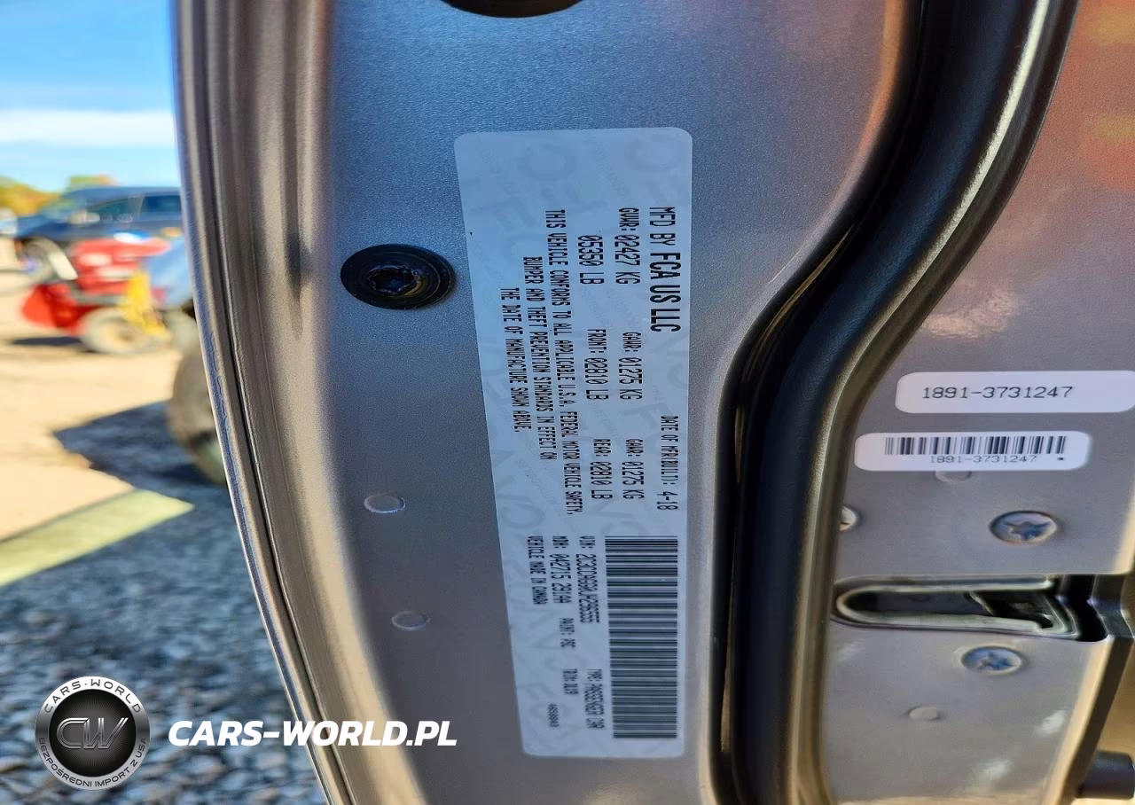 2018 Chrysler 300 S VIN:2C3CCAGG0JH296555 - 12