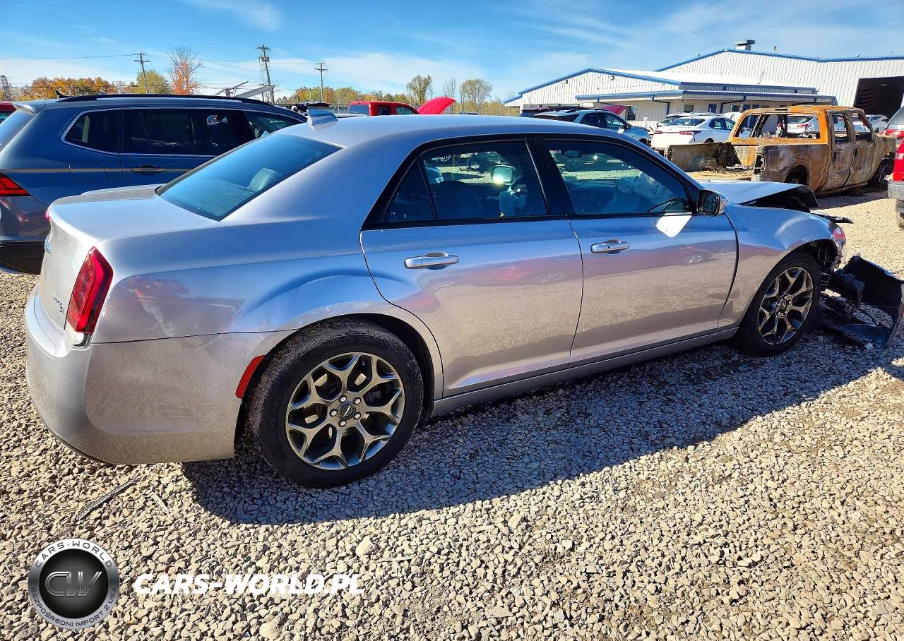 2018 Chrysler 300 S VIN:2C3CCAGG0JH296555 - 3