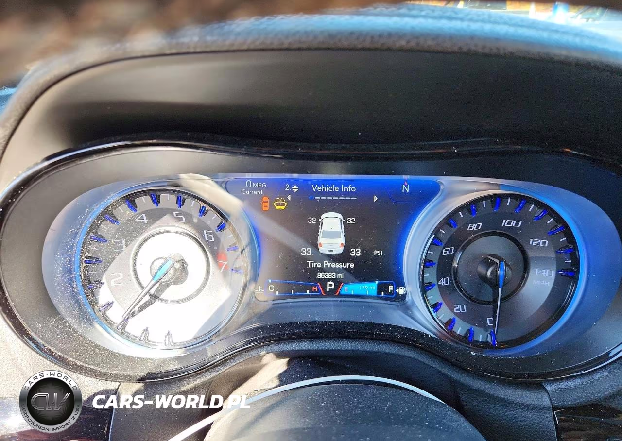 2018 Chrysler 300 S VIN:2C3CCAGG0JH296555 - 9
