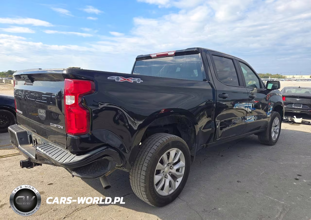 2021 Chevrolet Silverado K1500 Custom VIN:1GCPYBEK6MZ176792 - 3