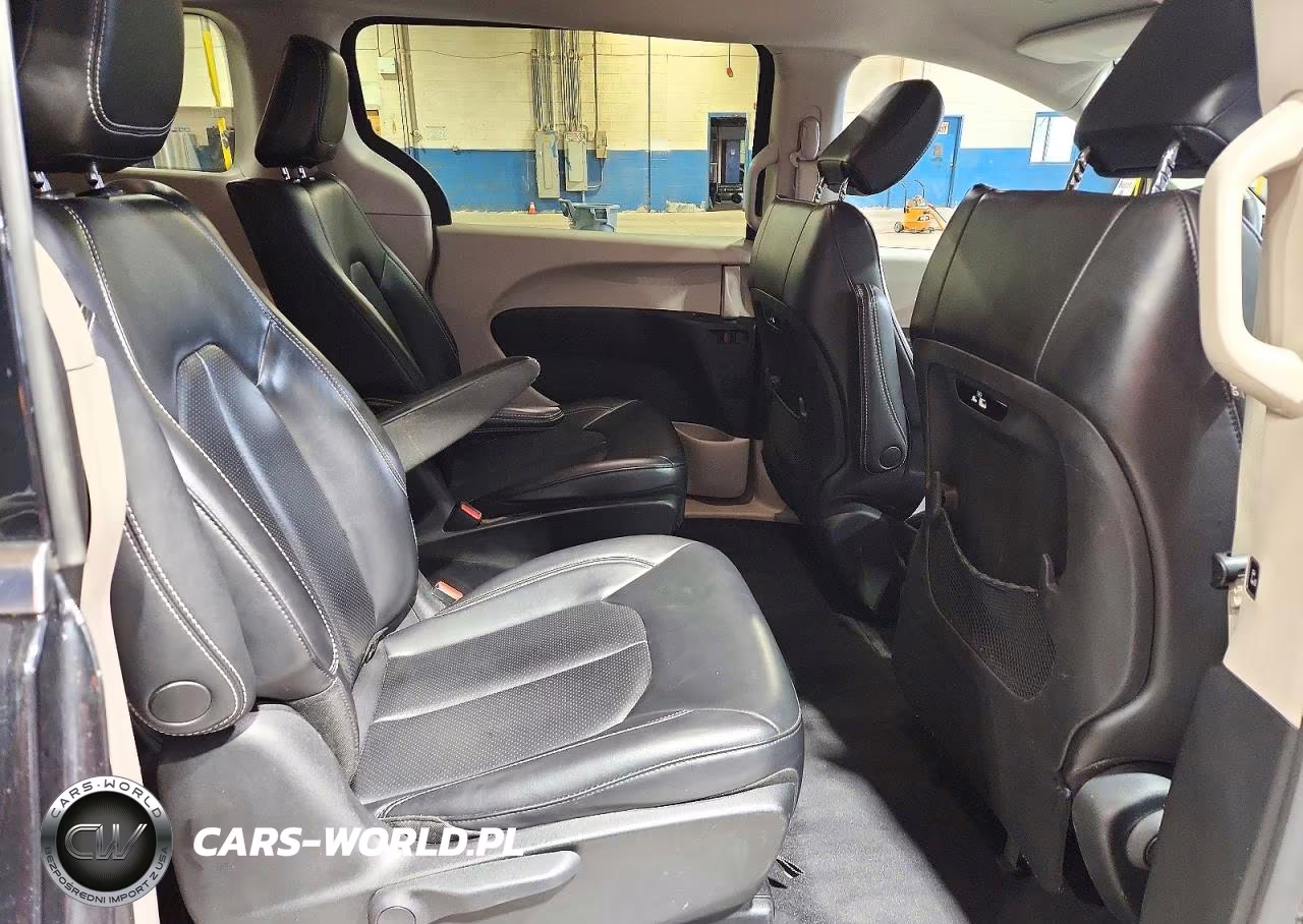 2023 Chrysler Pacifica Hybrid Touring L VIN:2C4RC1L78PR632371 - 11