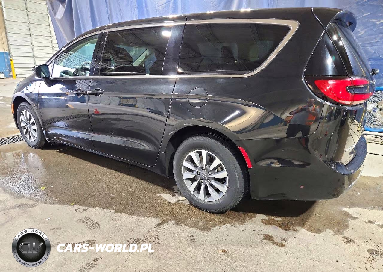 2023 Chrysler Pacifica Hybrid Touring L VIN:2C4RC1L78PR632371 - 2