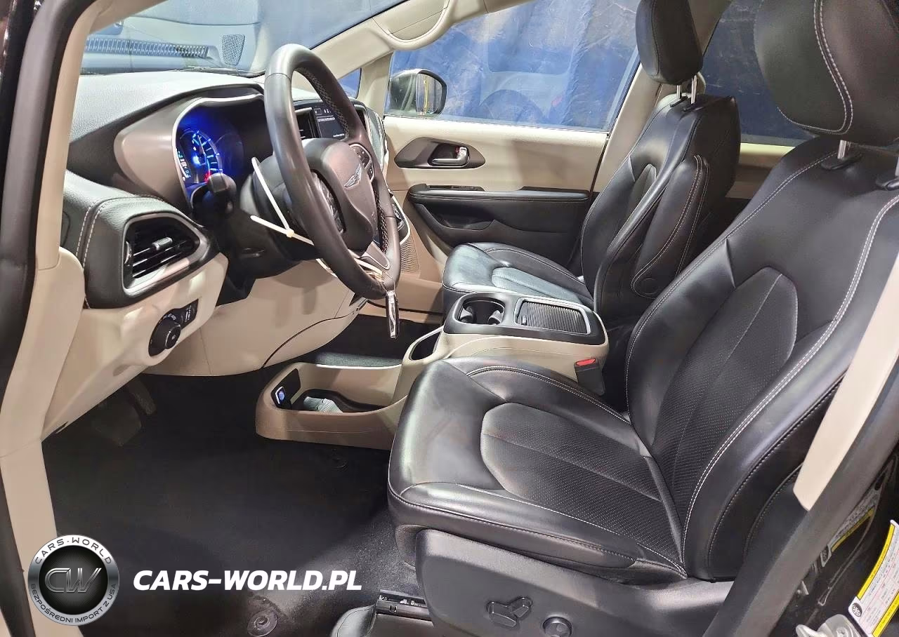 2023 Chrysler Pacifica Hybrid Touring L VIN:2C4RC1L78PR632371 - 7