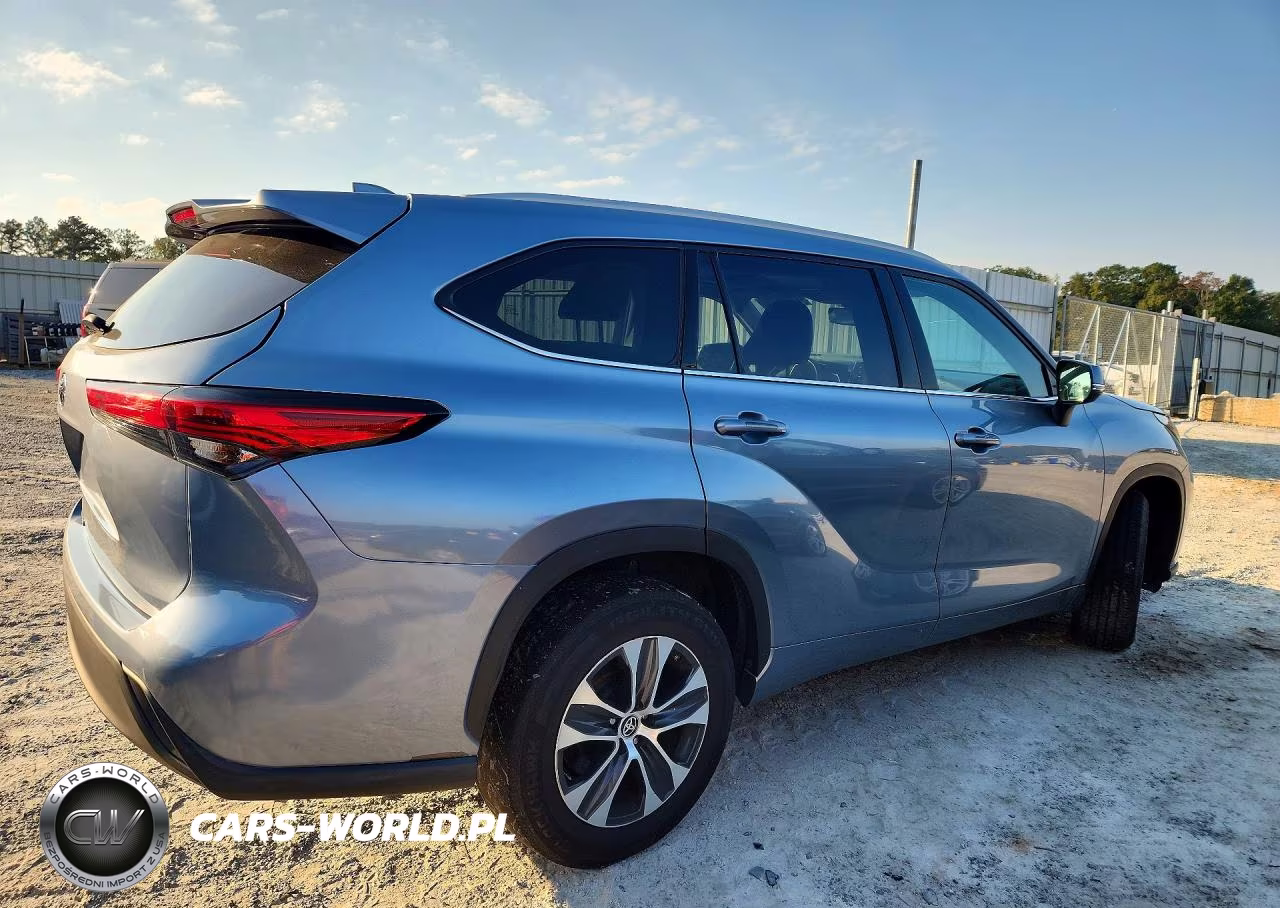 2022 Toyota Highlander Xle VIN:5TDGZRAH2NS114681 - 3