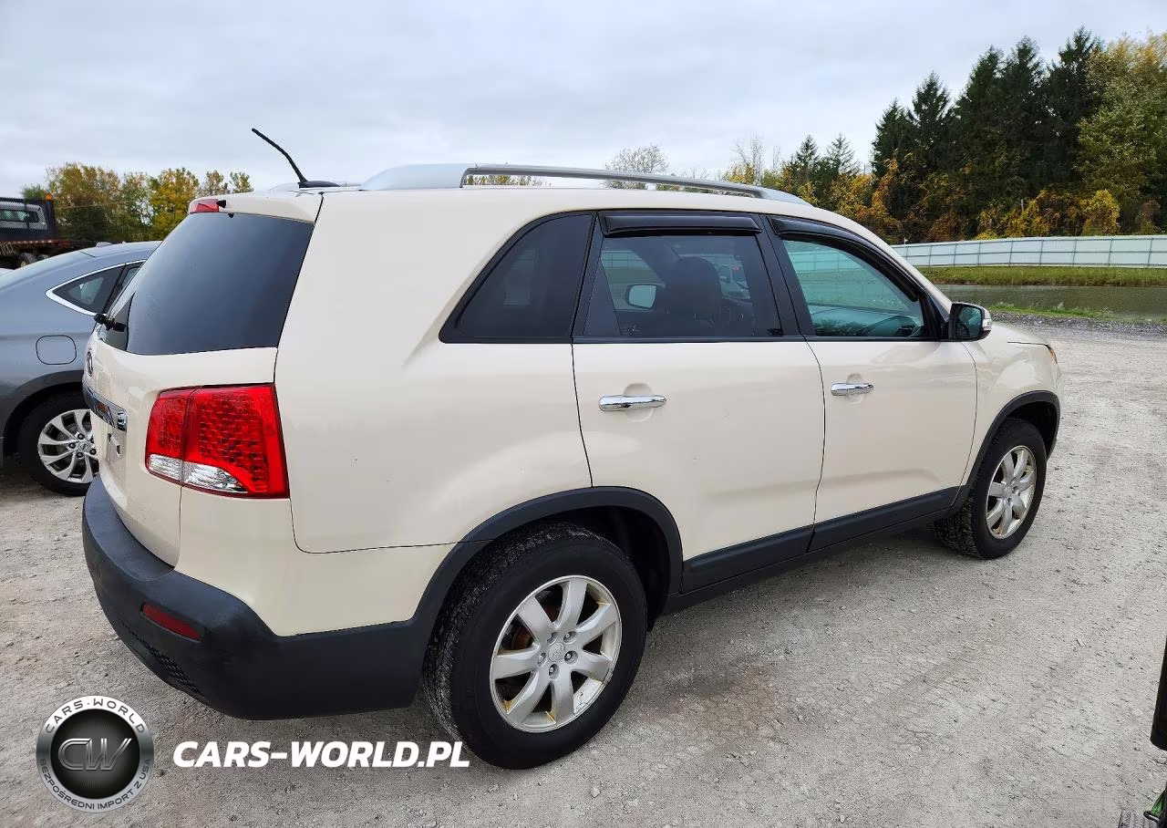 2011 Kia Sorento Lx VIN:5XYKT3A18BG032443 - 3