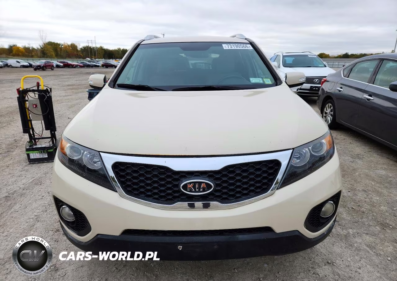 2011 Kia Sorento Lx VIN:5XYKT3A18BG032443 - 5