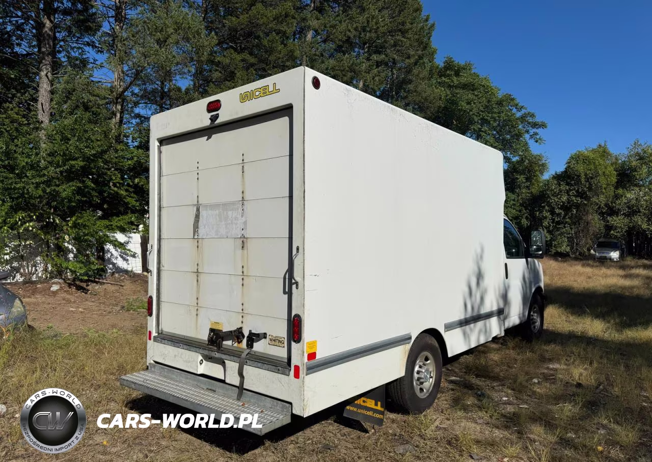 2019 Chevrolet Express G3500 VIN:1GB0GRFG5K1261632 - 4