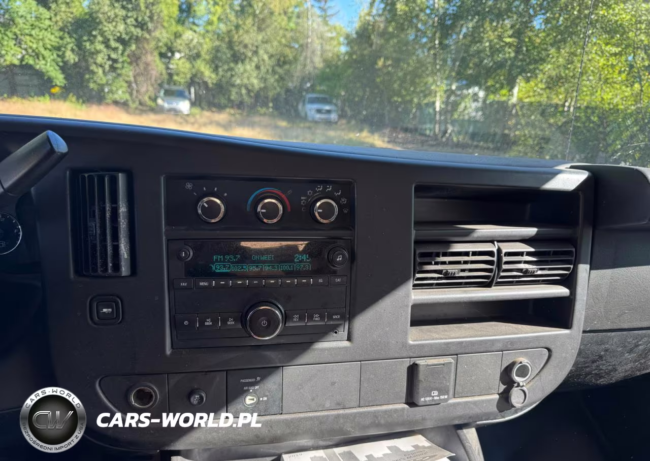 2019 Chevrolet Express G3500 VIN:1GB0GRFG5K1261632 - 9