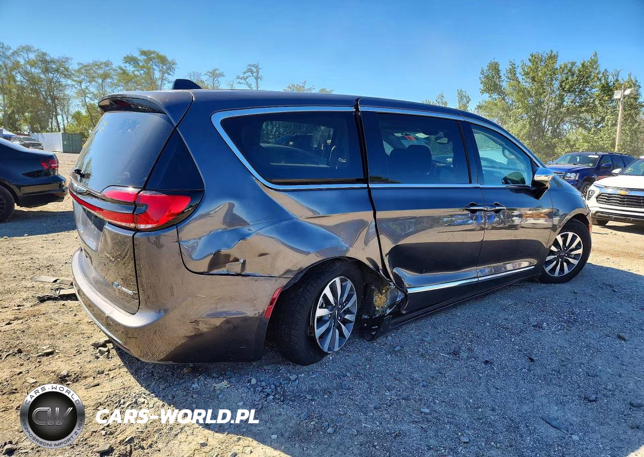 2023 Chrysler Pacifica Hybrid Limited VIN:2C4RC1S76PR554559 - 3
