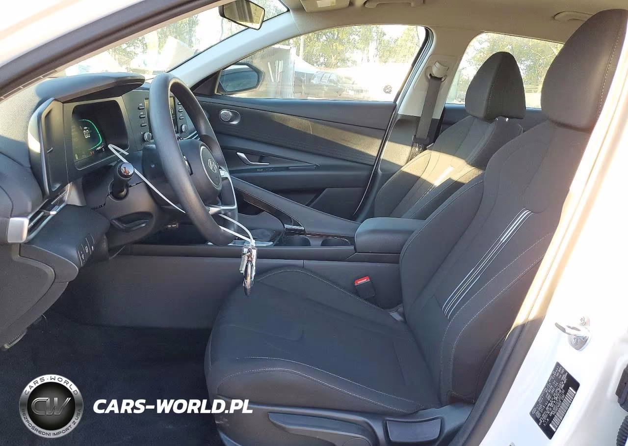 2026 Hyundai Elantra Hybrid Blue VIN:KMHLM4DJ3TU201153 - 7