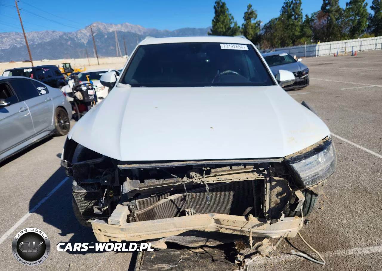 2019 Audi Q7 Premium Plus VIN:WA1LAAF70KD001725 - 5