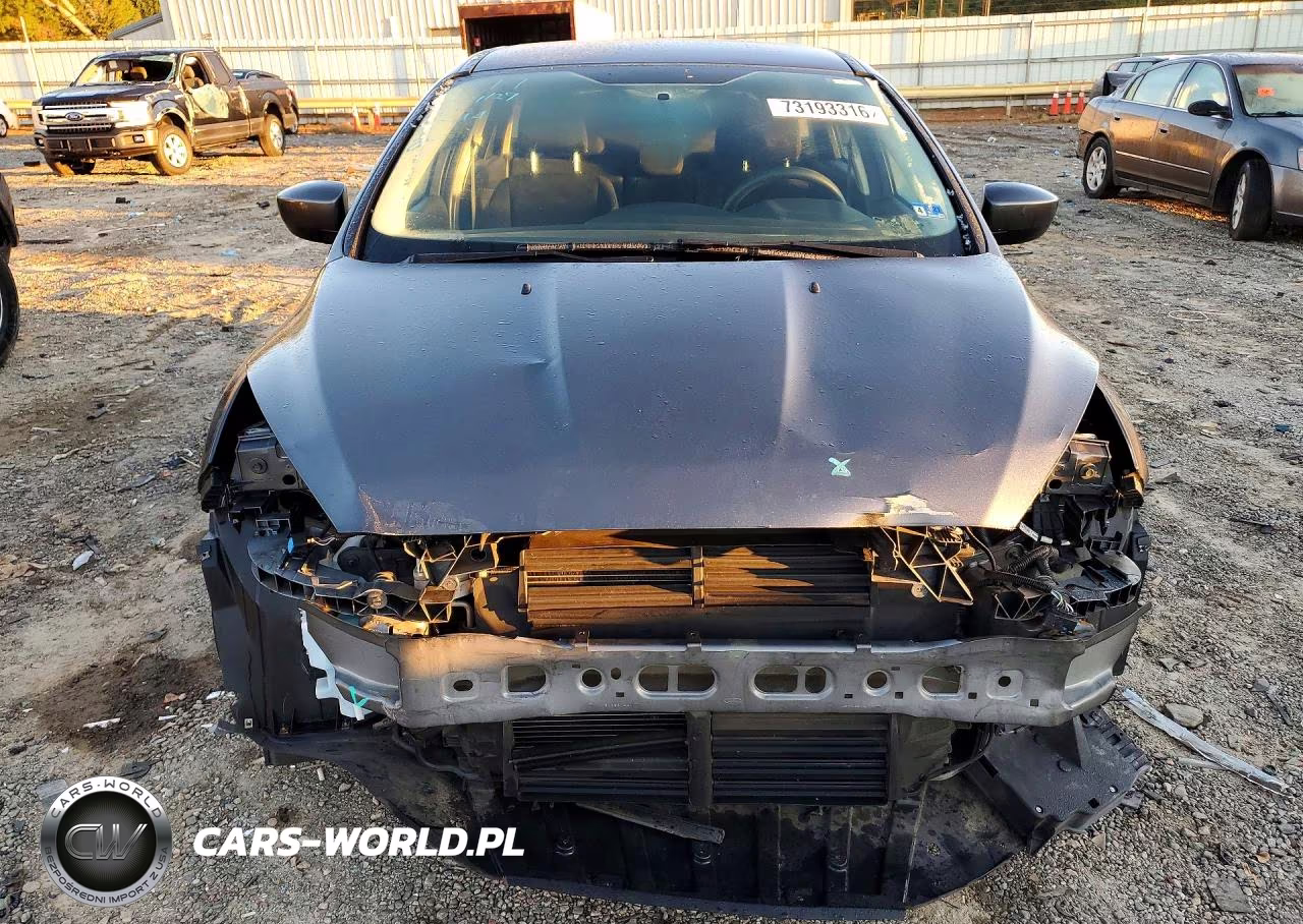 2018 Ford Focus Se VIN:1FADP3K27JL329894 - 5