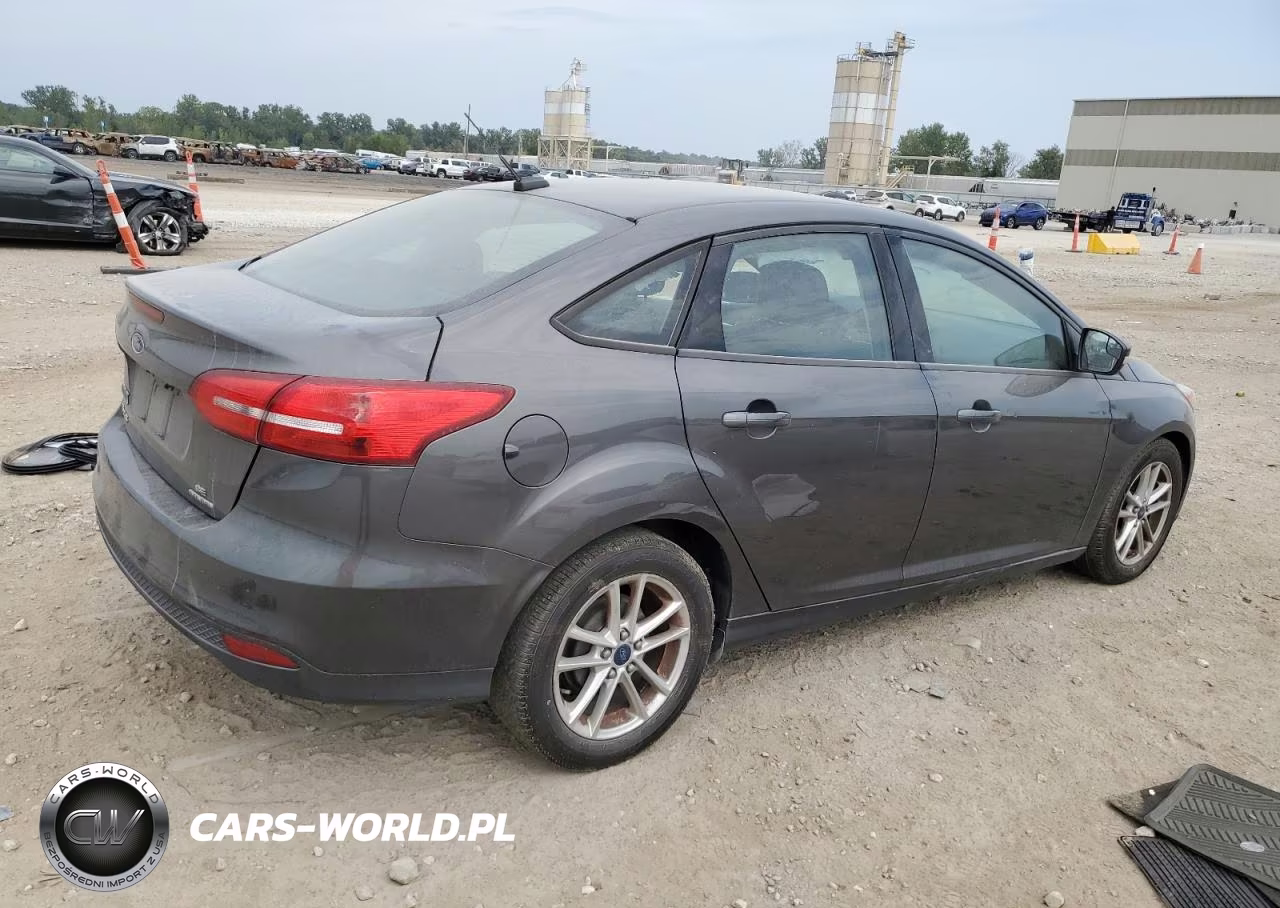 2016 Ford Focus Se VIN:1FADP3F28GL212442 - 3