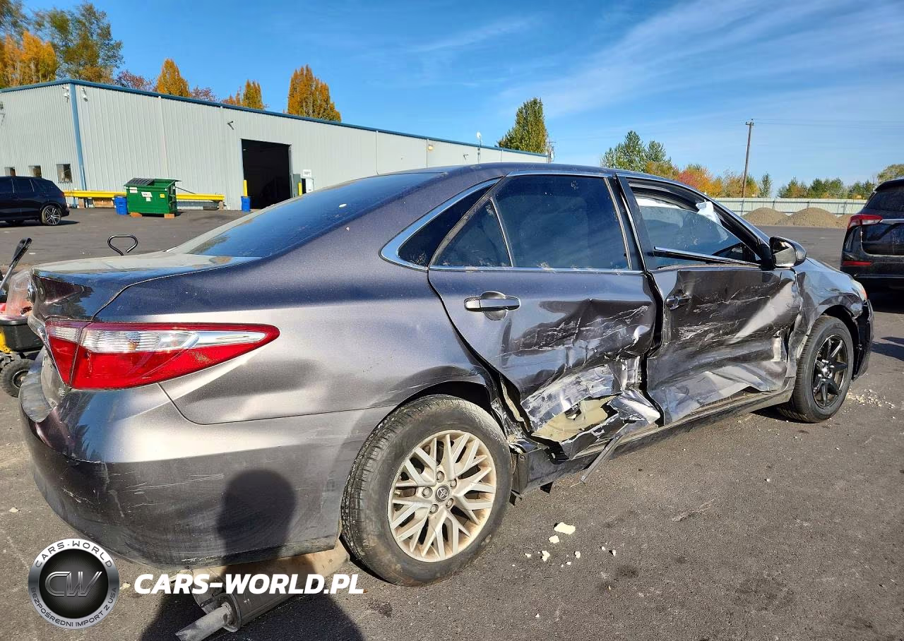 2017 Toyota Camry Le VIN:4T1BF1FK3HU637499 - 3