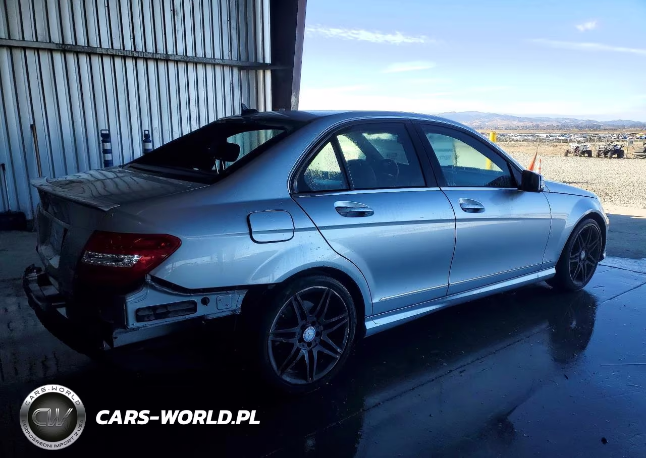 2013 Mercedes-Benz C 250 VIN:WDDGF4HBXDA866837 - 3