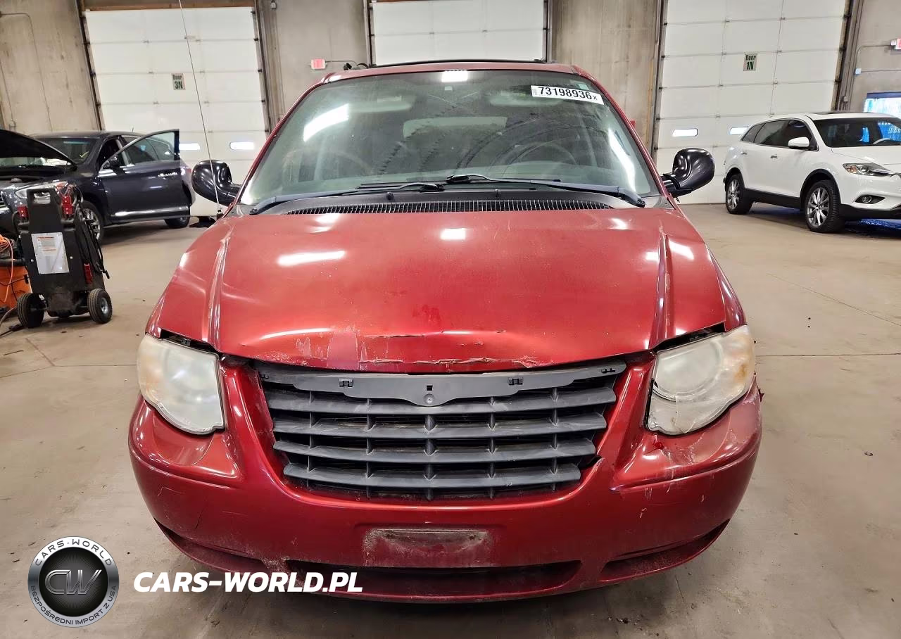 2005 Chrysler Town & Country Touring VIN:2C4GP54L65R551736 - 5