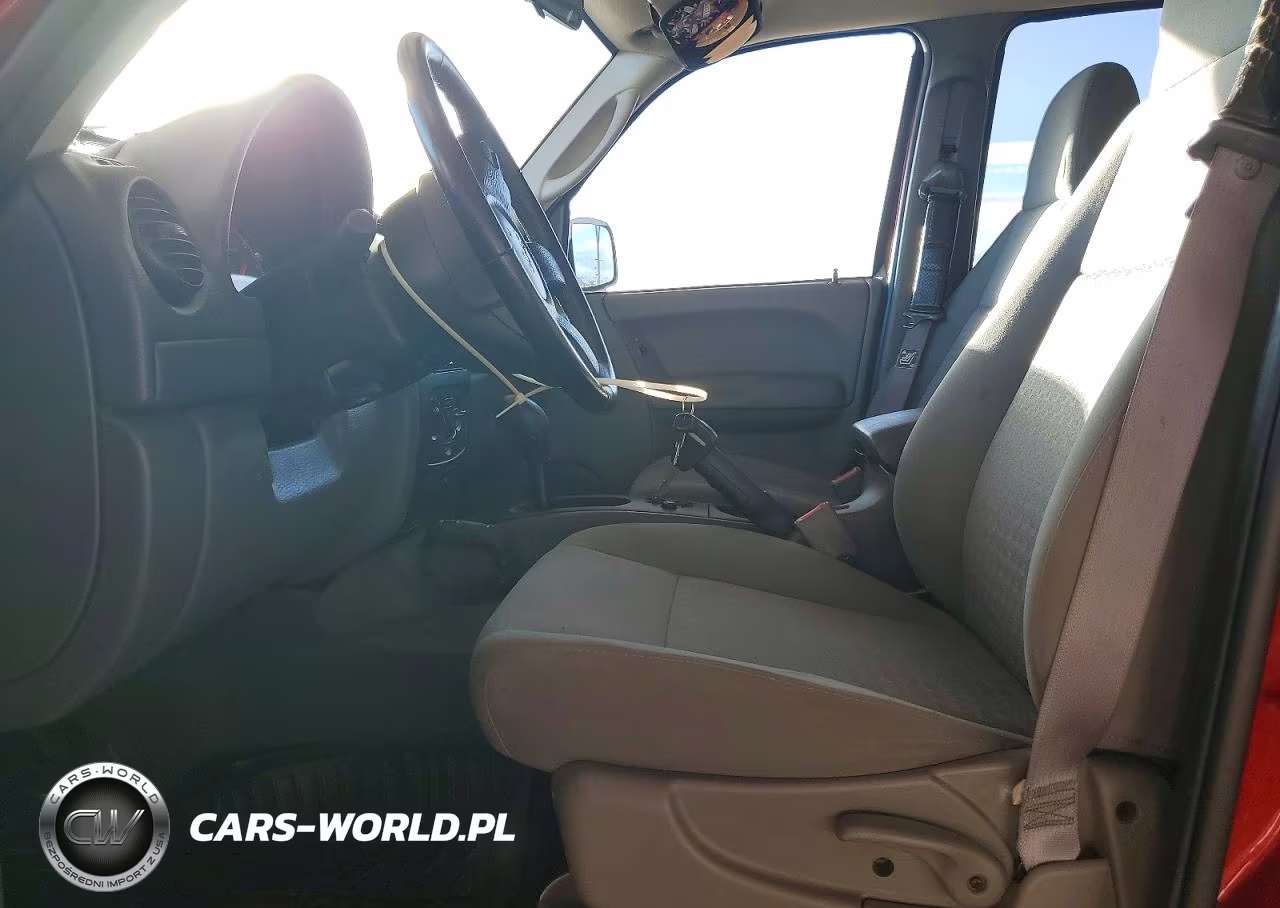 2007 Jeep Liberty Sport VIN:1J4GL48K17W708763 - 7