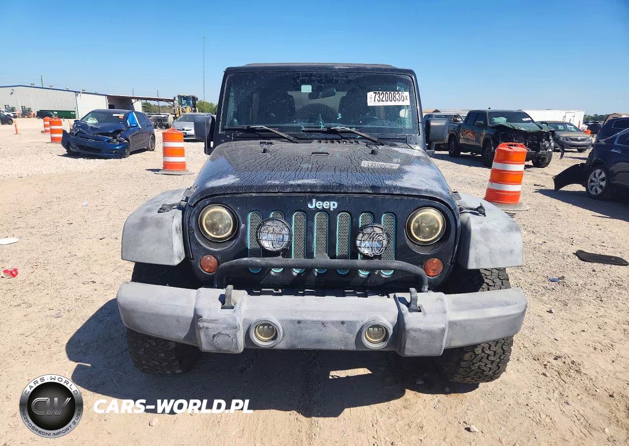 2011 Jeep Wrangler Unlimited Rubicon VIN:1J4HA6H12BL630310 - 5