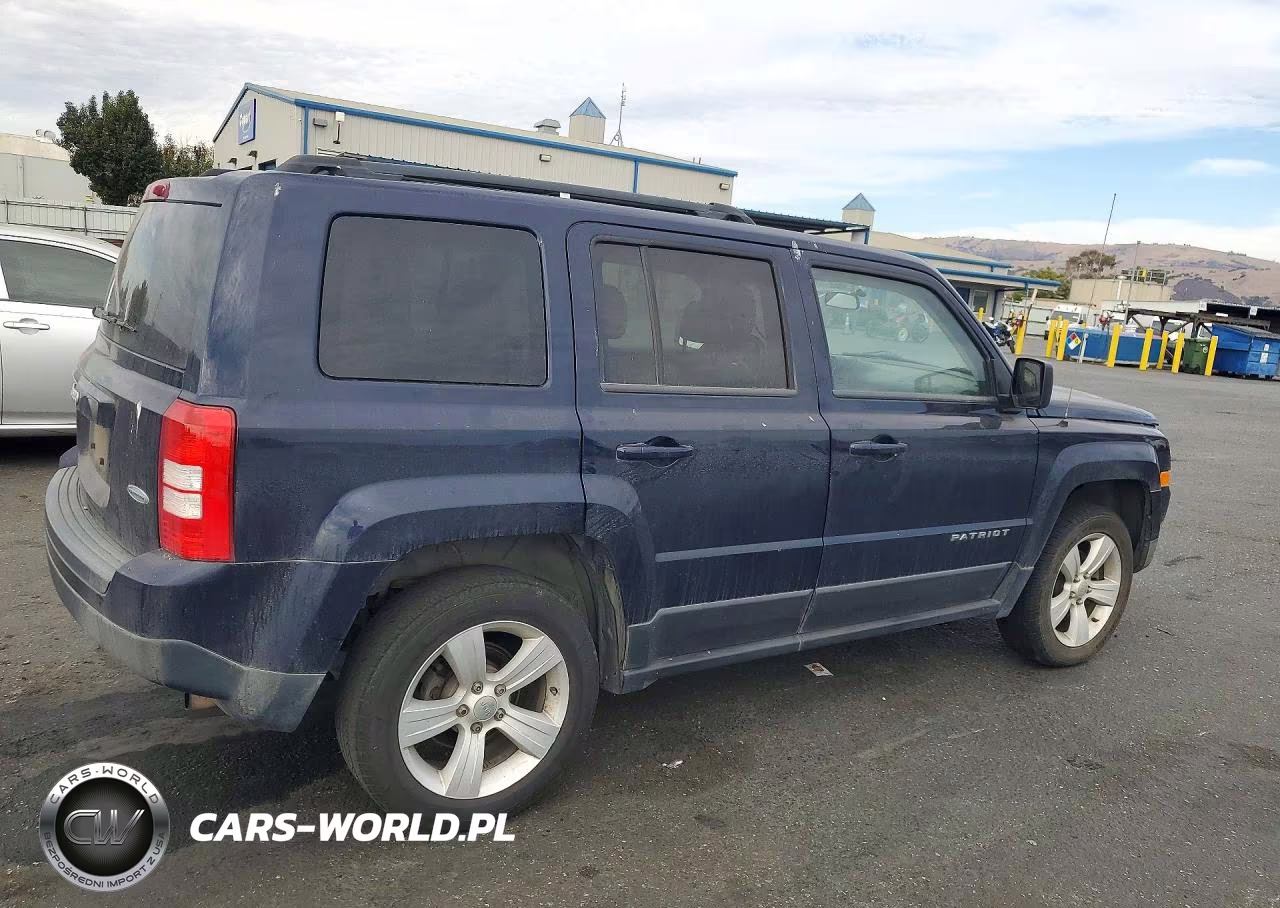 2014 Jeep Patriot Latitude VIN:1C4NJRFBXED898218 - 3