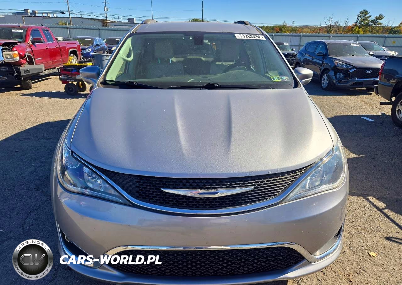 2018 Chrysler Pacifica Touring L VIN:2C4RC1BG8JR212330 - 5