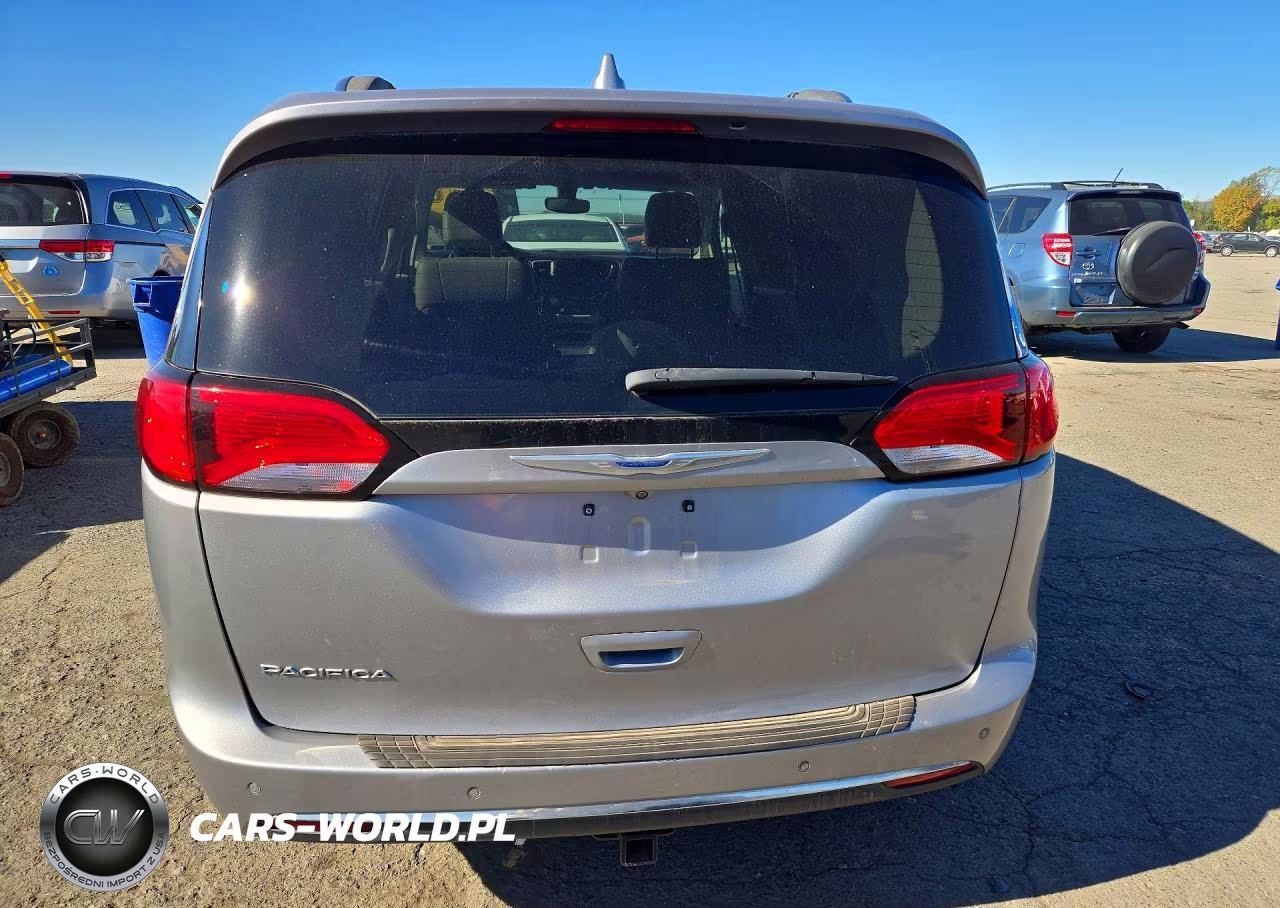 2018 Chrysler Pacifica Touring L VIN:2C4RC1BG8JR212330 - 6