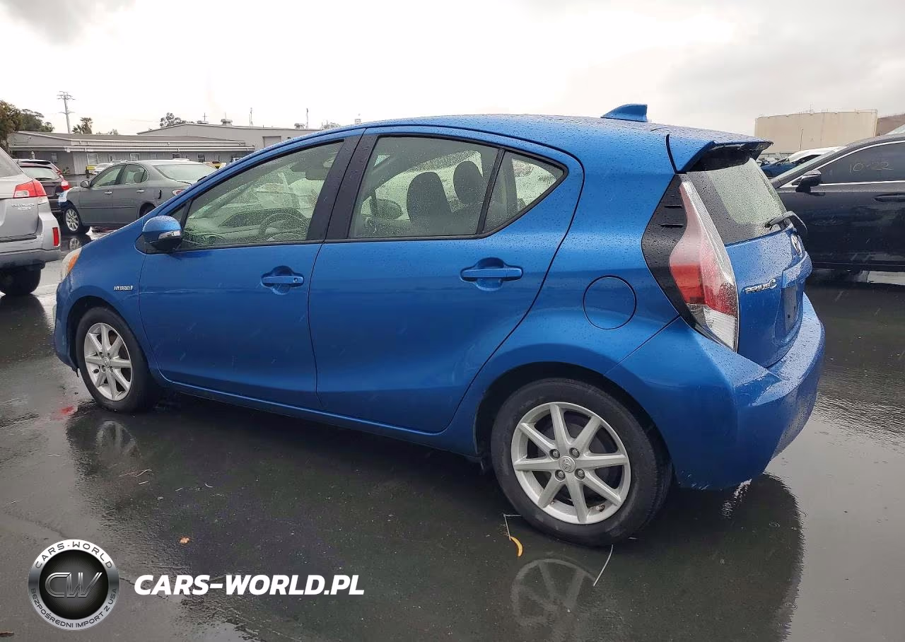 2016 Toyota Prius C Three VIN:JTDKDTB37G1118136 - 2