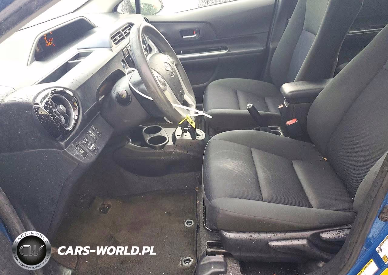2016 Toyota Prius C Three VIN:JTDKDTB37G1118136 - 7