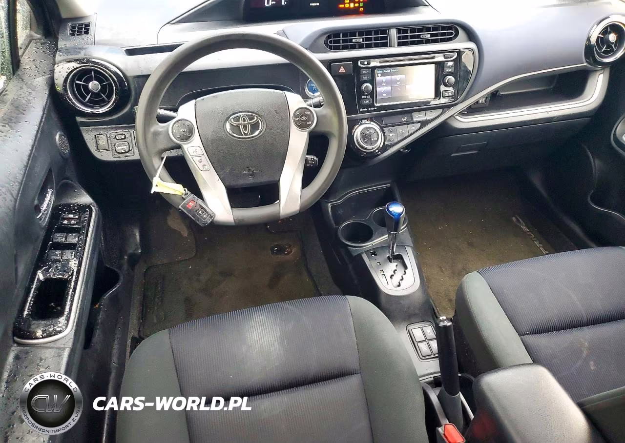2016 Toyota Prius C Three VIN:JTDKDTB37G1118136 - 8
