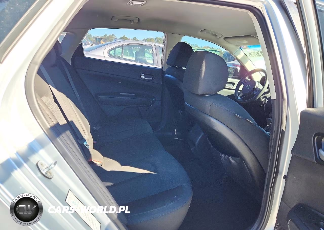 2017 Kia Optima Lx VIN:5XXGT4L32HG124185 - 10