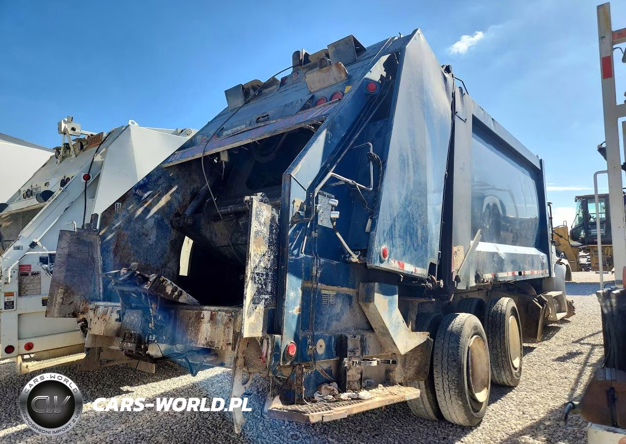 2010 Freightliner Business Class M2 Refuse Truck VIN:1FVHC7CV6ADAP9203 - 3