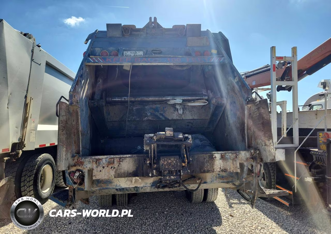 2010 Freightliner Business Class M2 Refuse Truck VIN:1FVHC7CV6ADAP9203 - 6