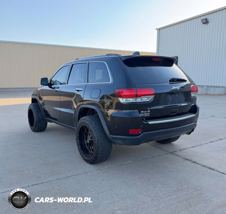 2021 Jeep Grand Cherokee Limited 4X4 VIN:1C4RJFBG0MC843346 - 3