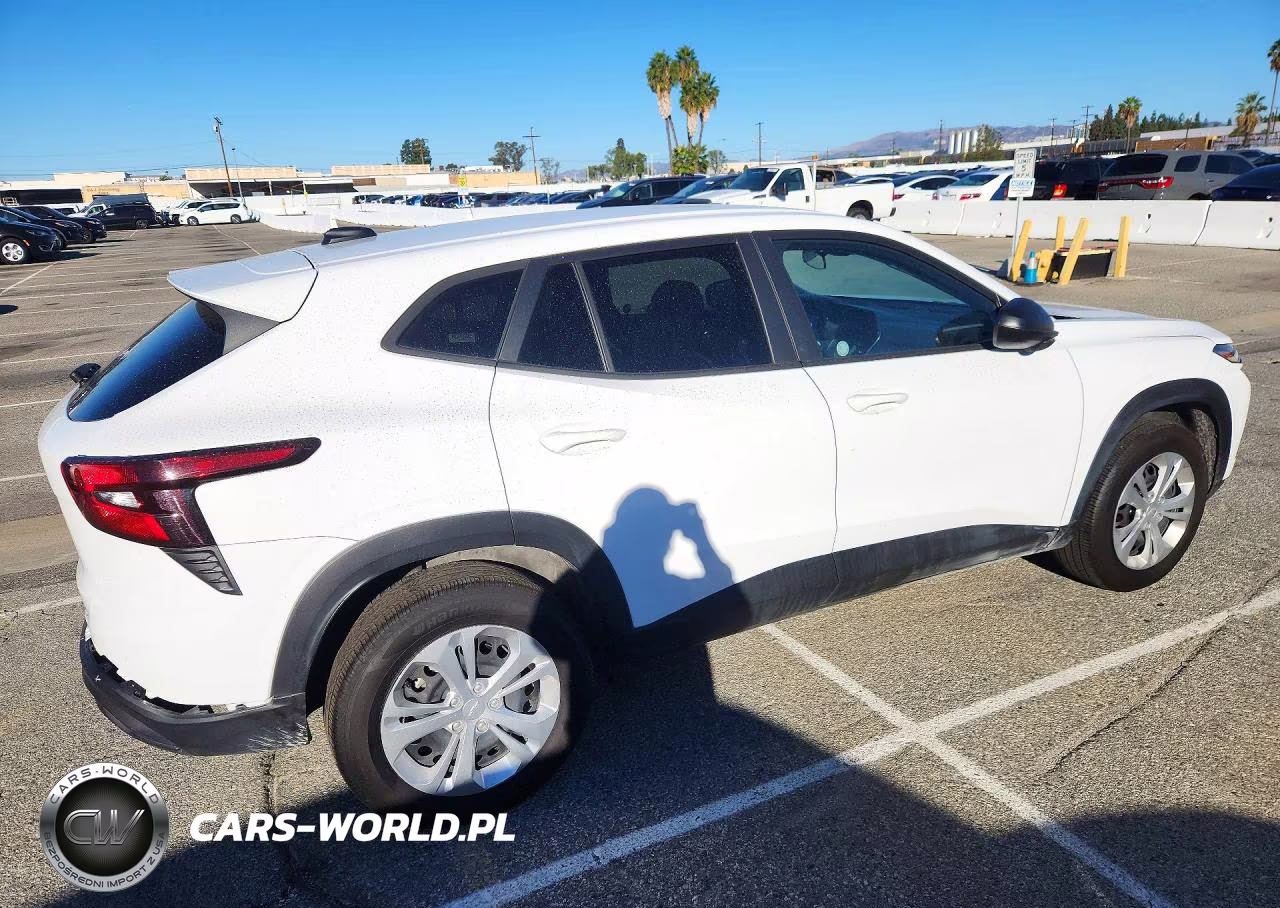 2025 Chevrolet Trax Ls VIN:KL77LFEP8SC238143 - 3