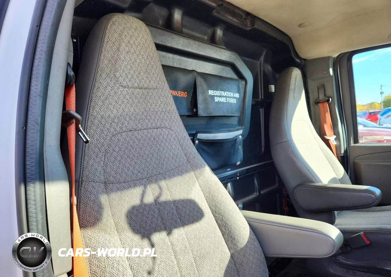 2019 Chevrolet Express 2500 Cargo Delivery Van VIN:1GCWGAF17K1260758 - 11