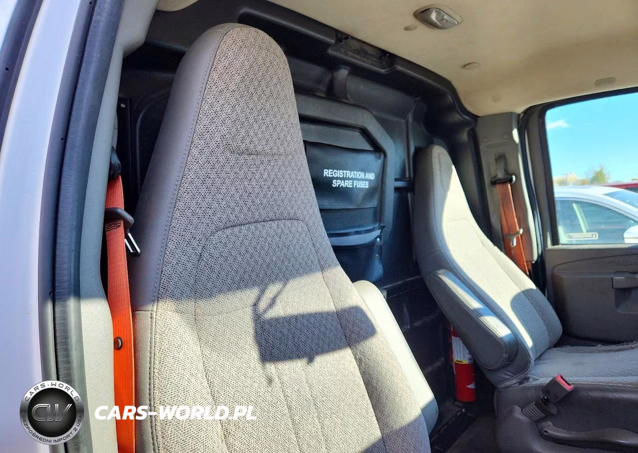 2019 Chevrolet Express 2500 Cargo Delivery Van VIN:1GCWGAF1XK1217855 - 11