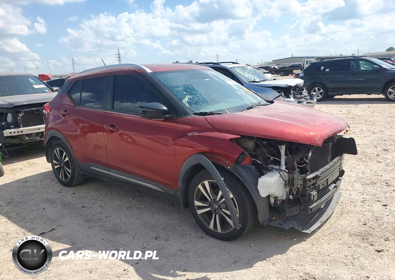 2019 Nissan Kicks Sr VIN:3N1CP5CU3KL543615 - 4