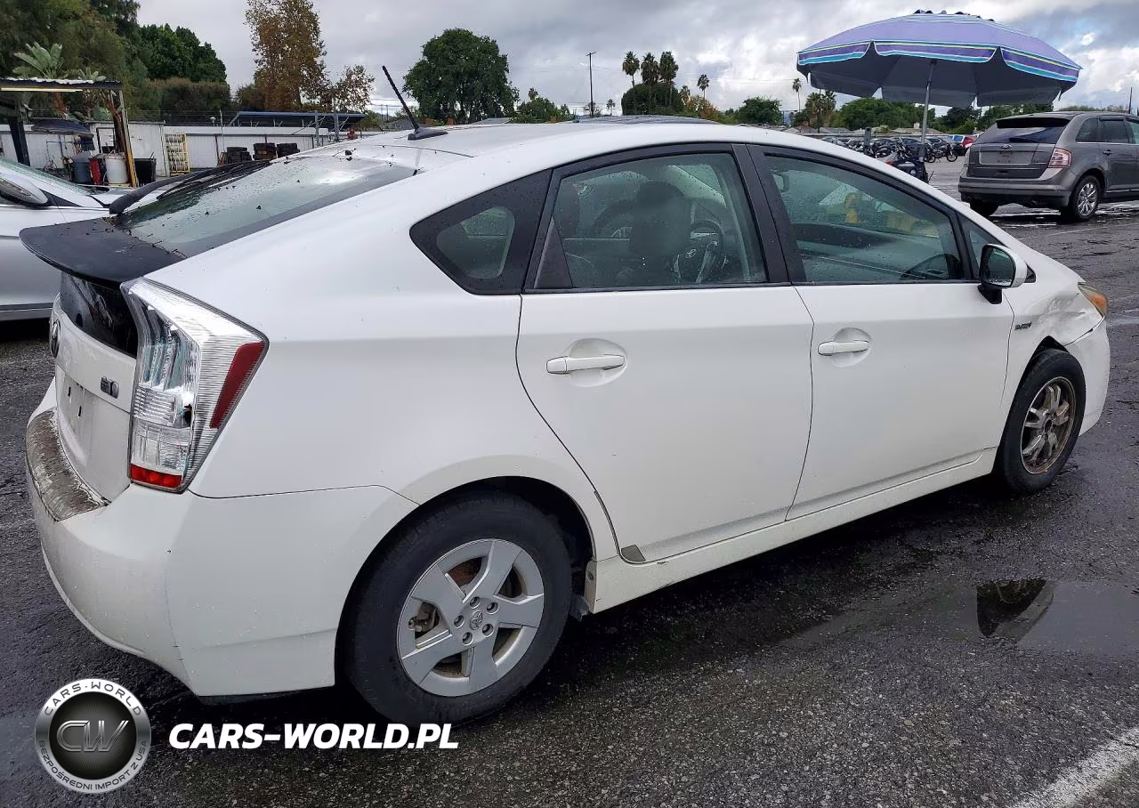2011 Toyota Prius Four VIN:JTDKN3DU8B0264093 - 3