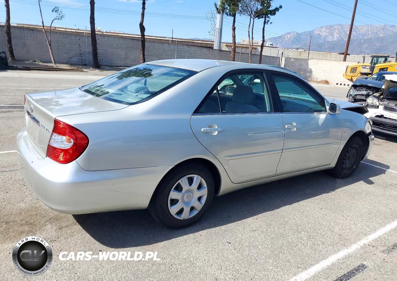 2003 Toyota Camry Le VIN:JTDBE32K030147000 - 3