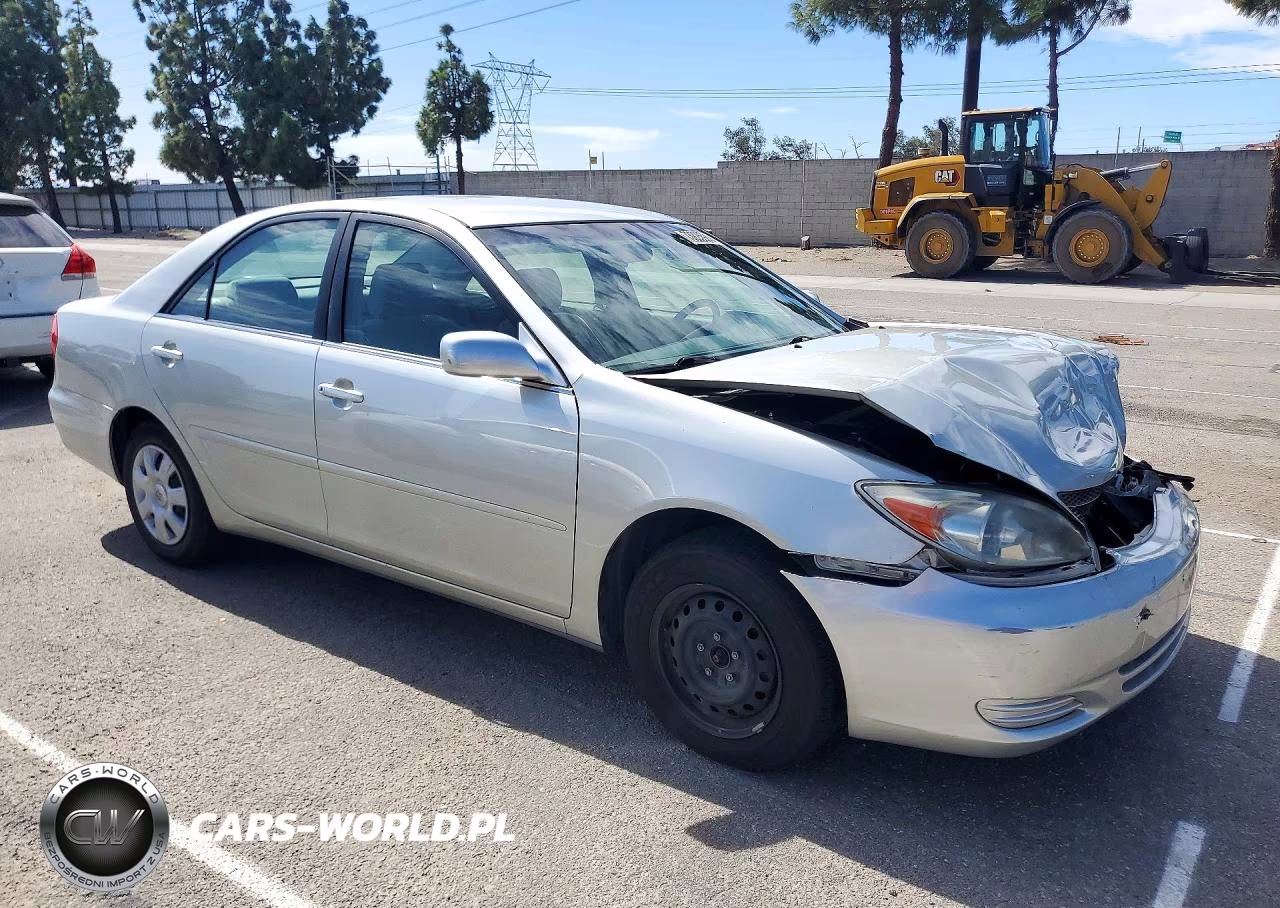 2003 Toyota Camry Le VIN:JTDBE32K030147000 - 4