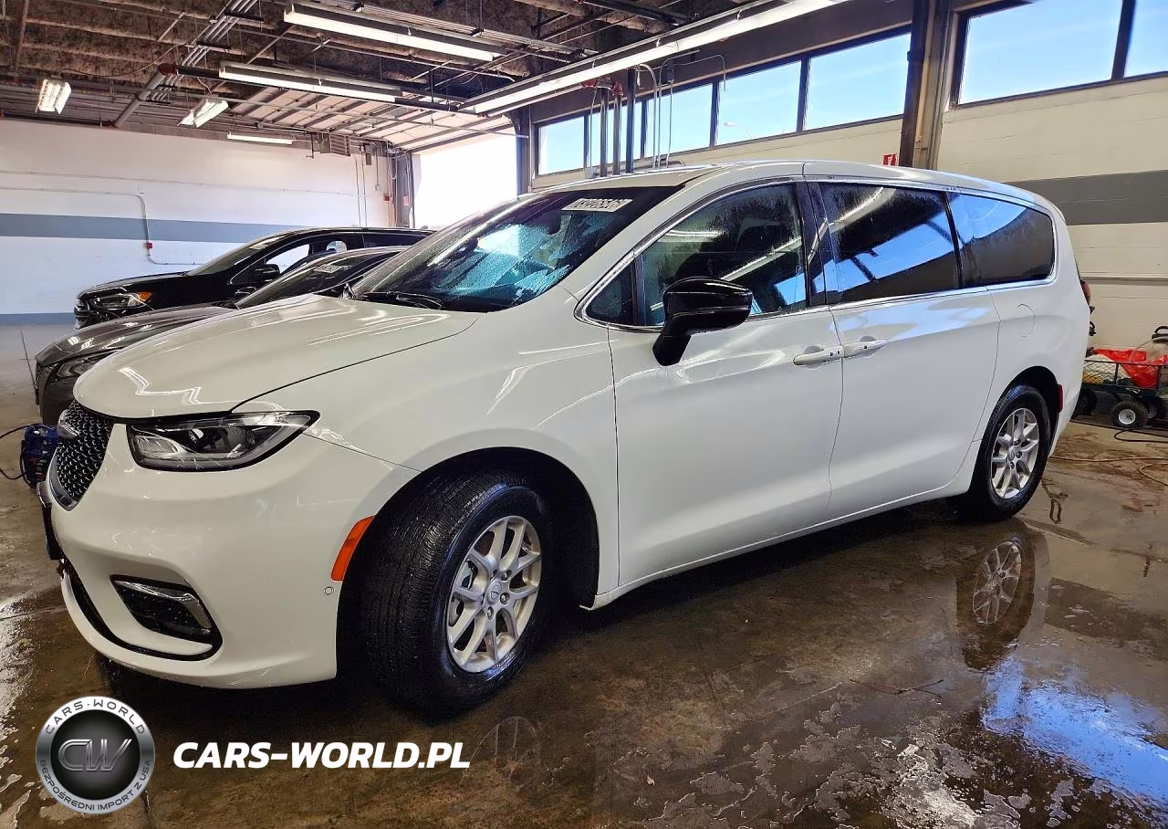 2026 Chrysler Pacifica Select VIN:2C4RC1BGXTR261340 - 1